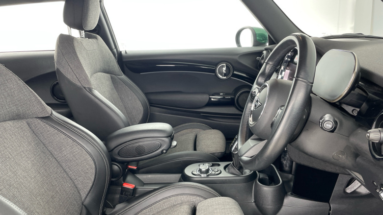 MINI Hatchback 135kW Cooper S Level 2 33kWh 3dr Auto Electric Hatchback